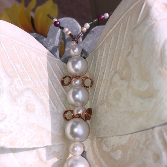 NWOT PAIR OF BUTTERFLIES | METAL | PEARLS | WIRE MIXED MEDIA WALL ART - Picture 3 of 9